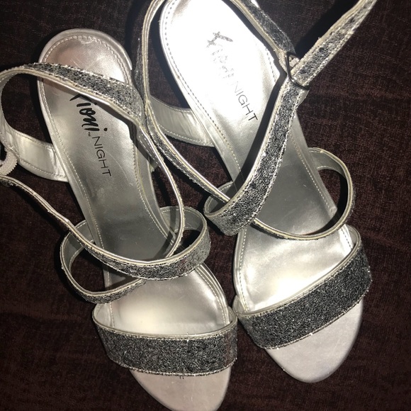FIONI Clothing Shoes - 🌟Silver Sparkly Heels